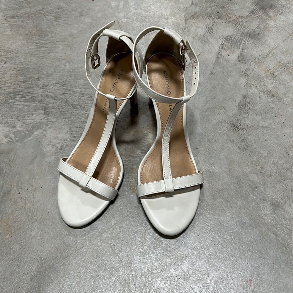 Cream color ankle wrap Antonio Melani Brand heels / Size 8M‎